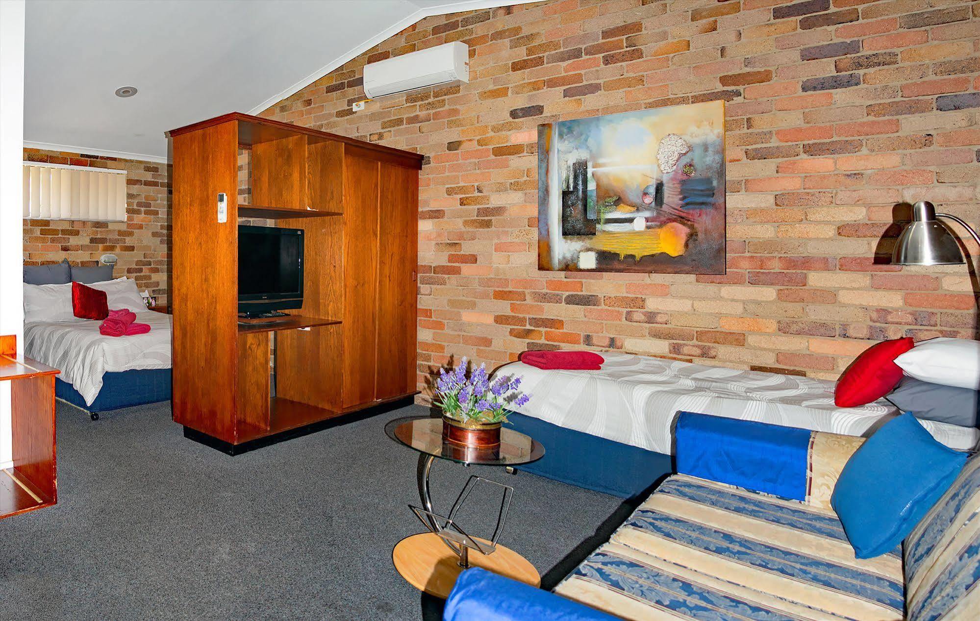 Rest Point Motor Inn Глен-Иннес Экстерьер фото